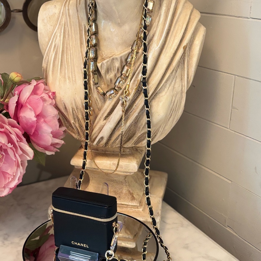 NIB Black mini casa Crossbody Bag with Gold Chain - Picture 6 of 10